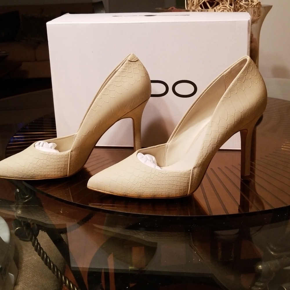 Shoes - Picture 3 of 7